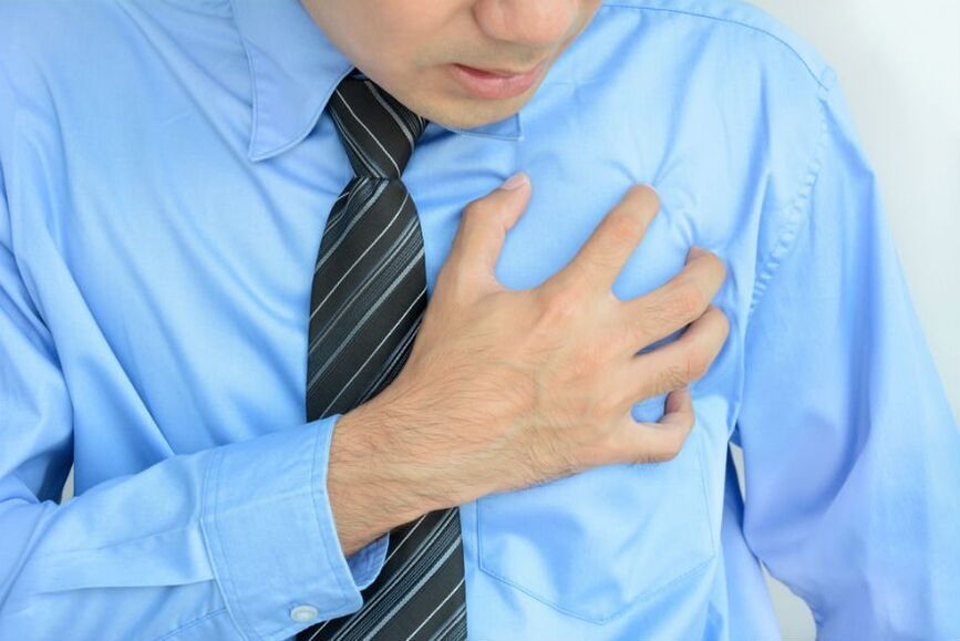 Tachykardie ist eines der Symptome einer Osteochondrose der Brustwirbelsäule. 
