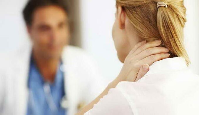 Bei Verdacht auf Osteochondrose einen Arzt aufsuchen